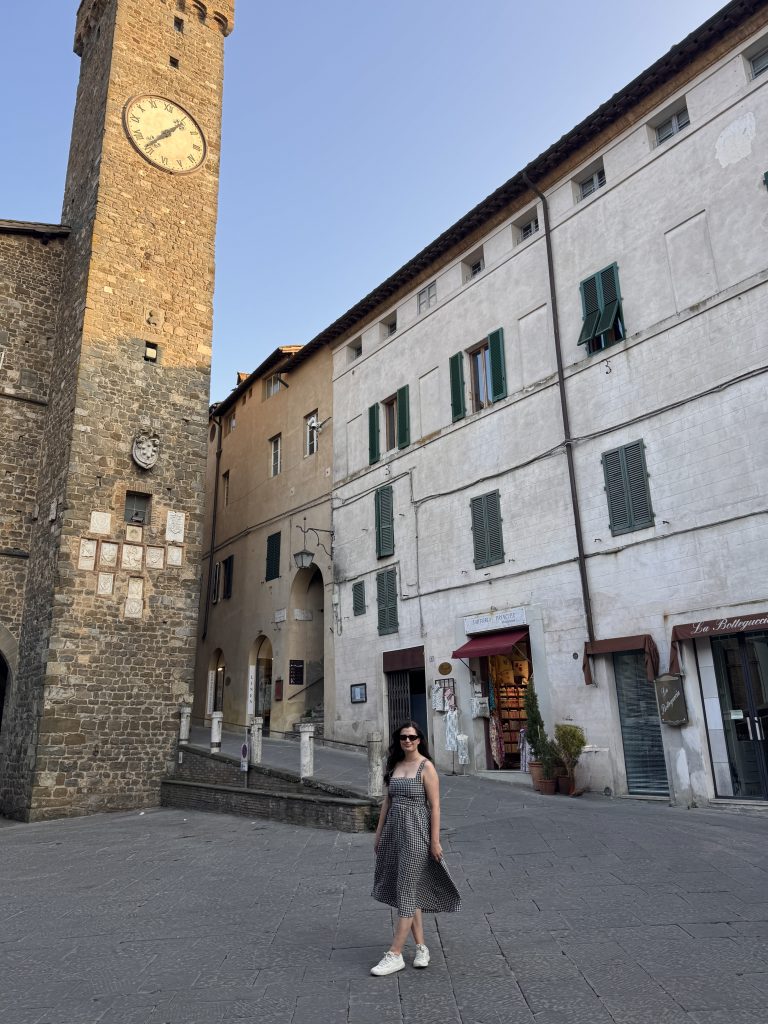 Keep Calm and Chiffon blogger in a Tuscany Road Trip walking on the streets